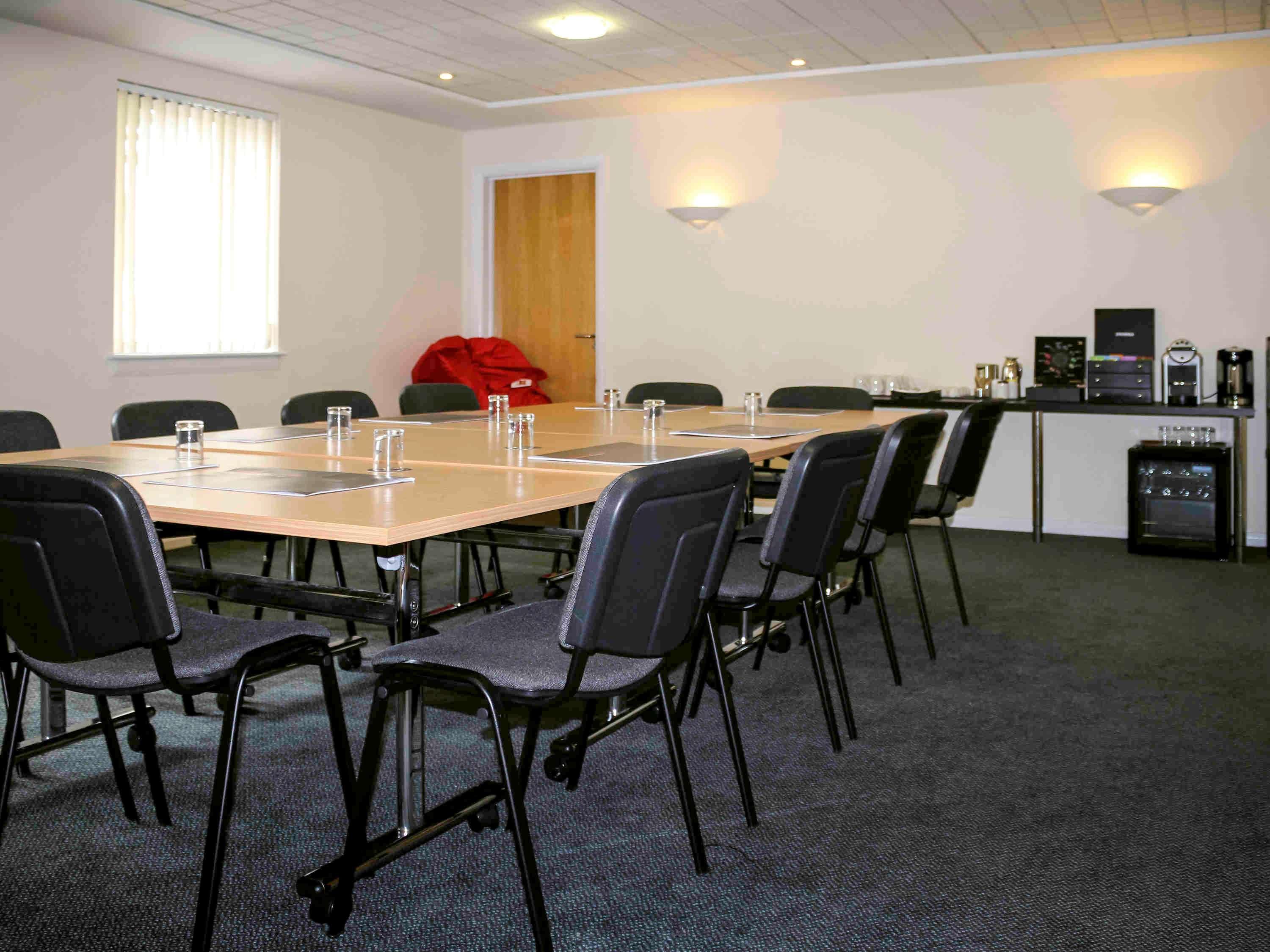 Ibis Cardiff Gate - International Business Park Otel Dış mekan fotoğraf