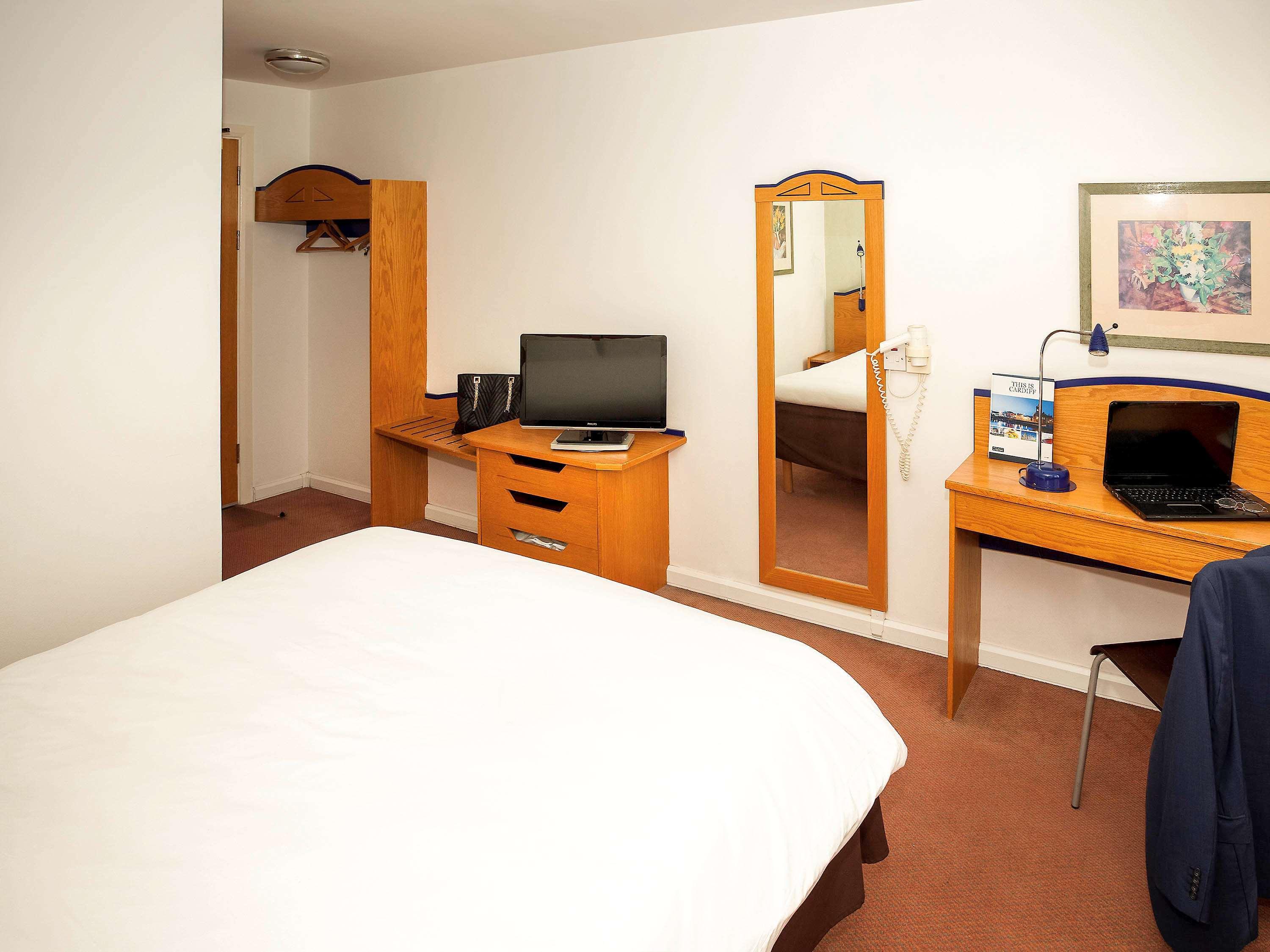 Ibis Cardiff Gate - International Business Park Otel Dış mekan fotoğraf