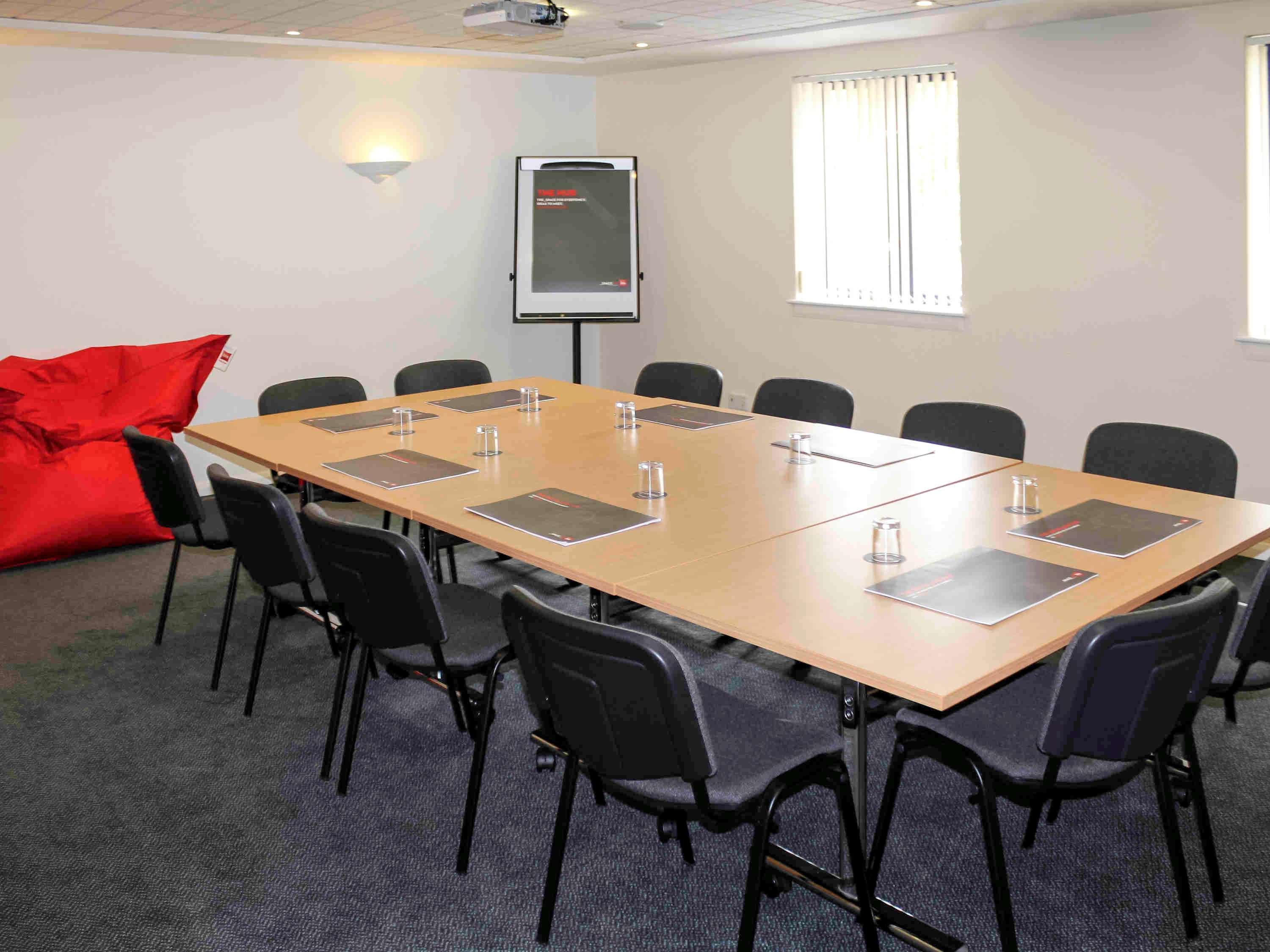Ibis Cardiff Gate - International Business Park Otel Dış mekan fotoğraf