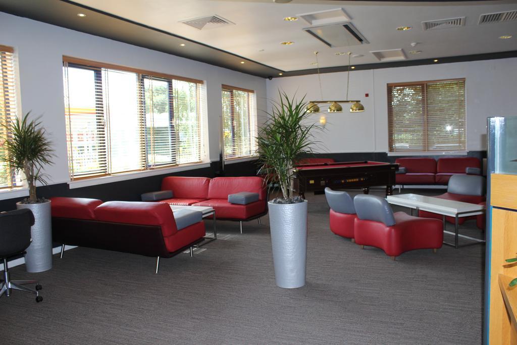 Ibis Cardiff Gate - International Business Park Otel Dış mekan fotoğraf