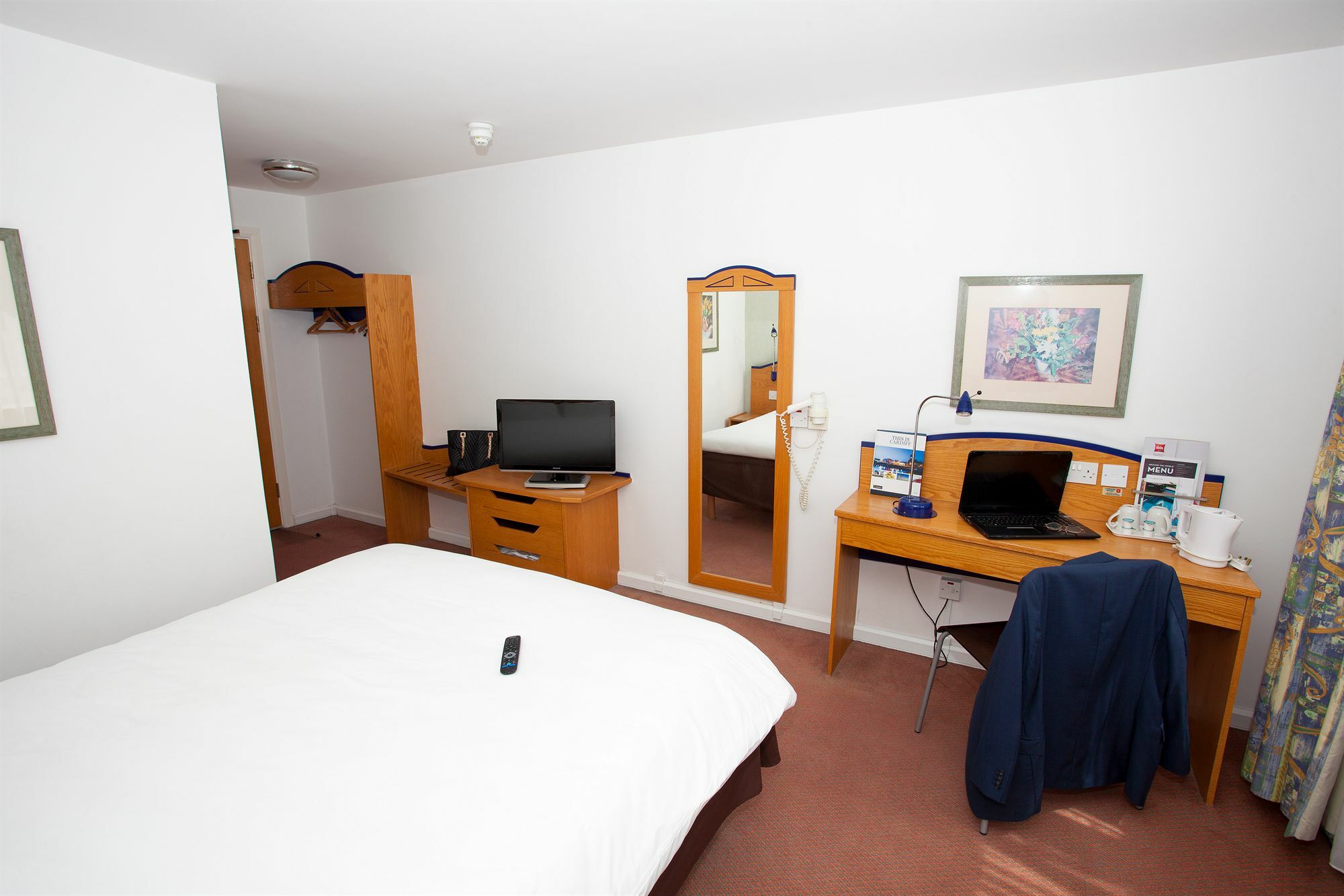 Ibis Cardiff Gate - International Business Park Otel Dış mekan fotoğraf