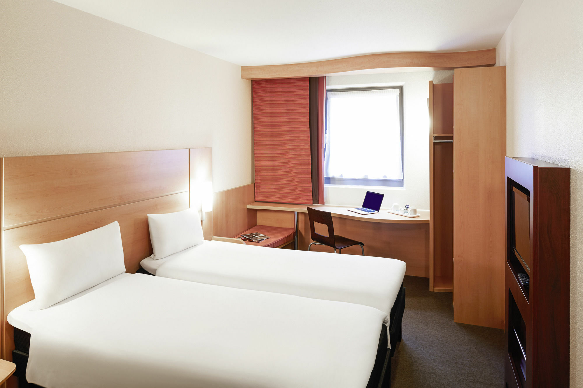 Ibis Cardiff Gate - International Business Park Otel Dış mekan fotoğraf