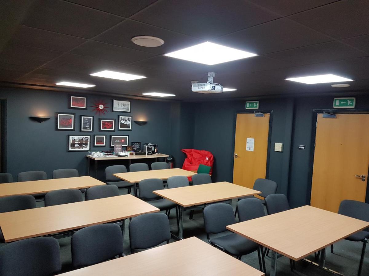 Ibis Cardiff Gate - International Business Park Otel Dış mekan fotoğraf